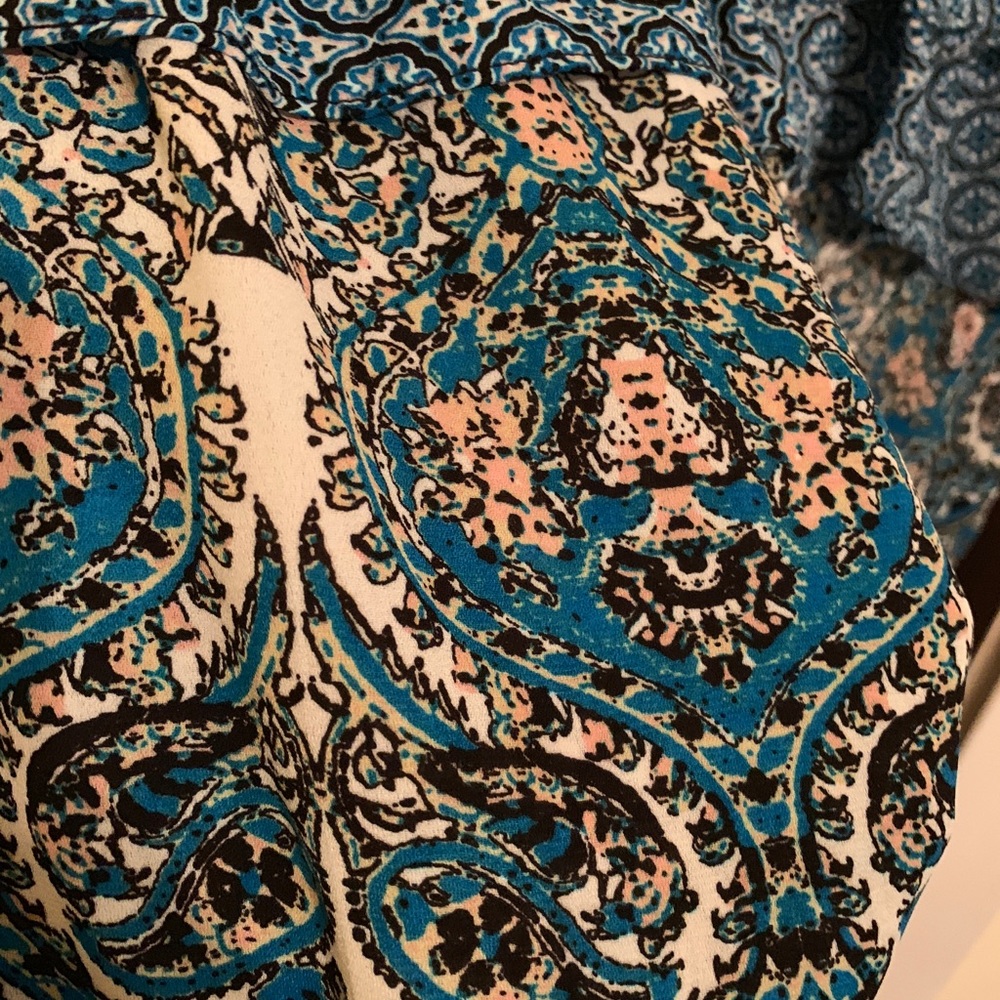 Pretty blue top - Picture 3 of 5